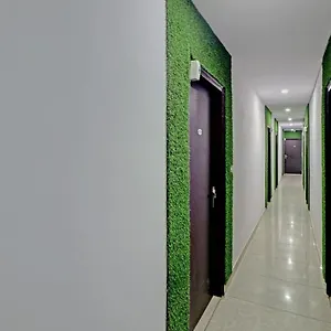 Oyo 81168 Collection O Dwarka Mor 4*, New Delhi India